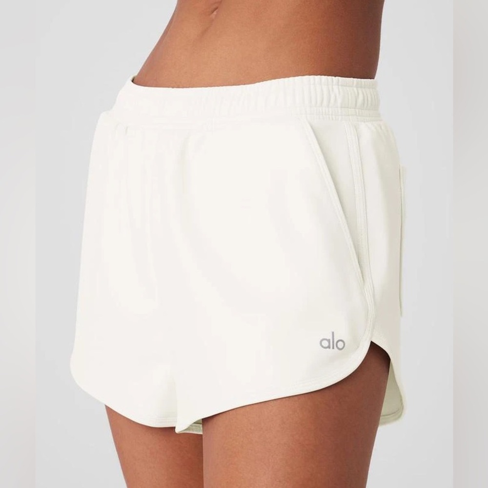 ALO Yoga Women's Cream Athletic Shorts